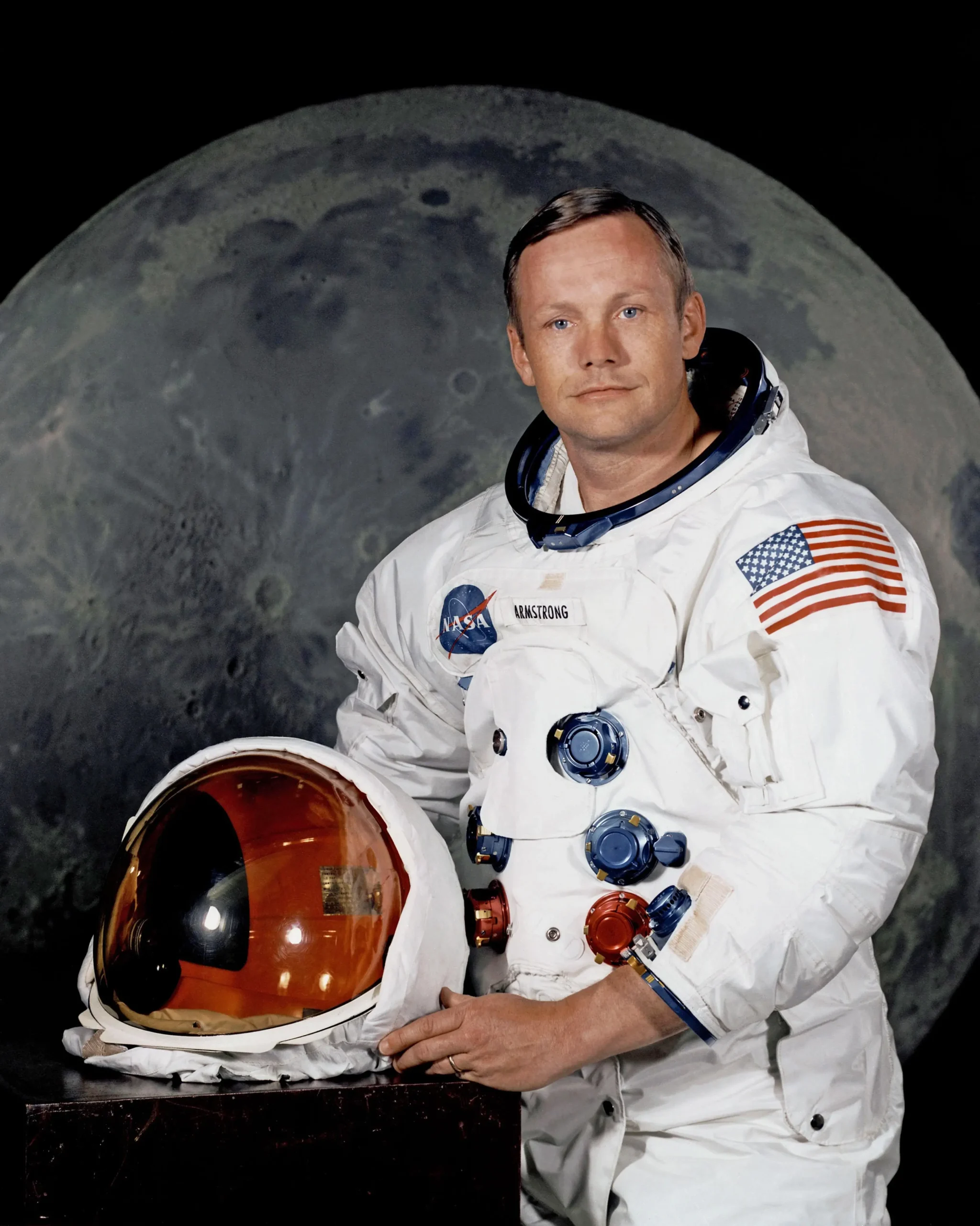 Neil Armstrong, người đầu tiên đặt chân lên Mặt Trăng