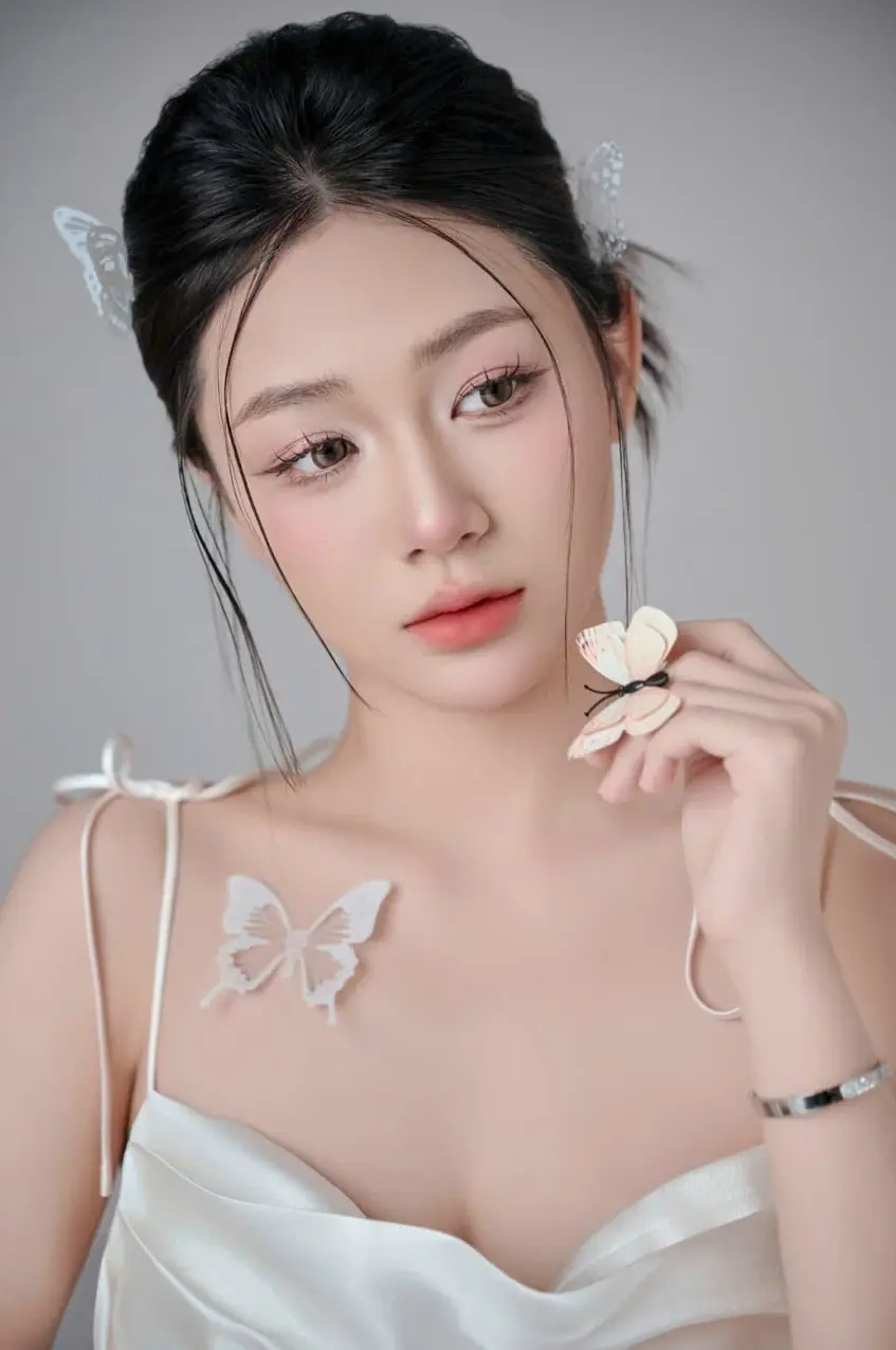 Trần Hà Linh tham gia sự kiện của nhãn hàng