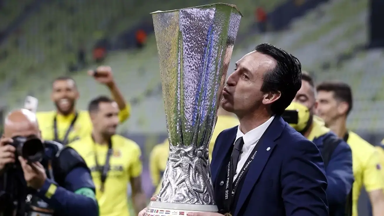 Unai Emery chỉ đạo chiến thuật