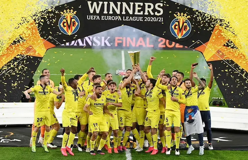 Villarreal CF nâng cao cúp Europa League