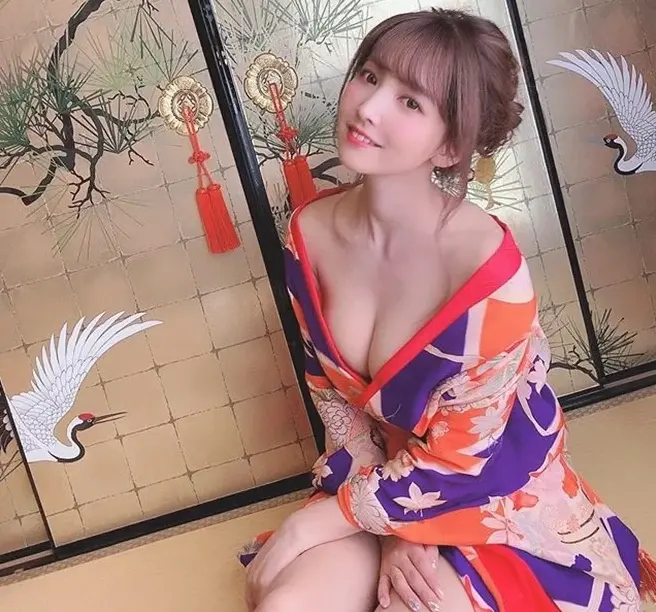 Yua Mikami với vẻ ngoài quyến rũ