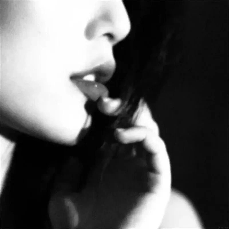 ảnh màu đen 24