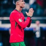 99+ ảnh Ronaldo cực ngầu làm hình nền điện thoại, máy tính