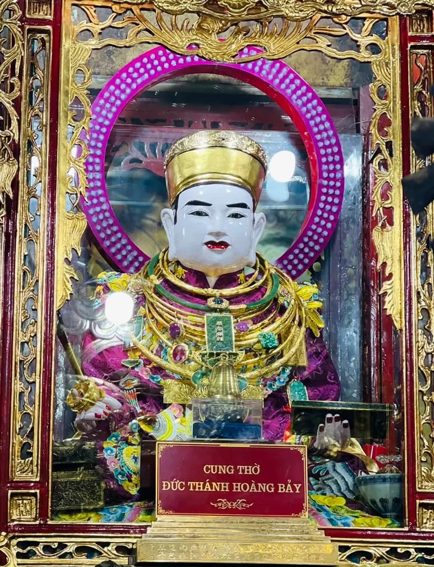 Cảnh quan đền Ông Hoàng Bảy