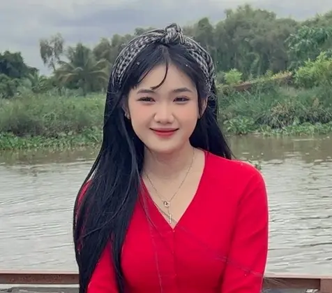 Dương Ái Vy trong một buổi chụp hình