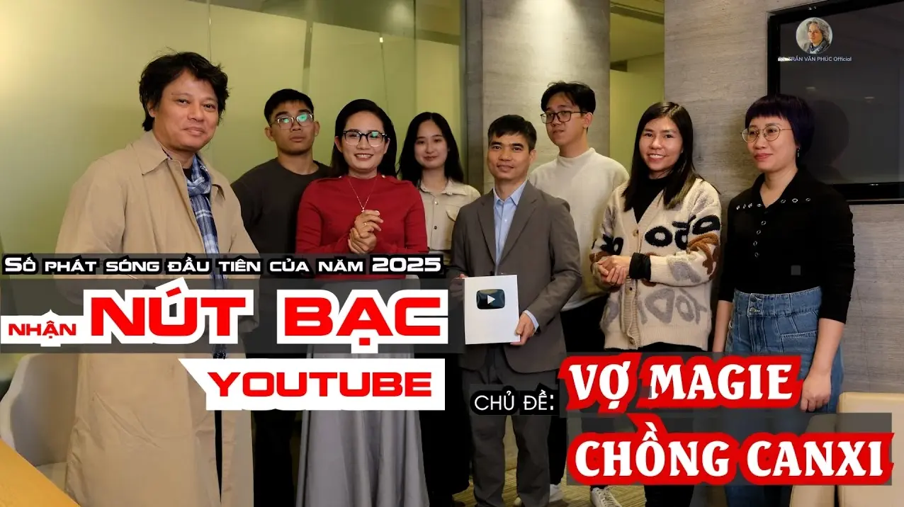 Hình ảnh Bác sĩ Trần Văn Phúc đang tư vấn cho bệnh nhân