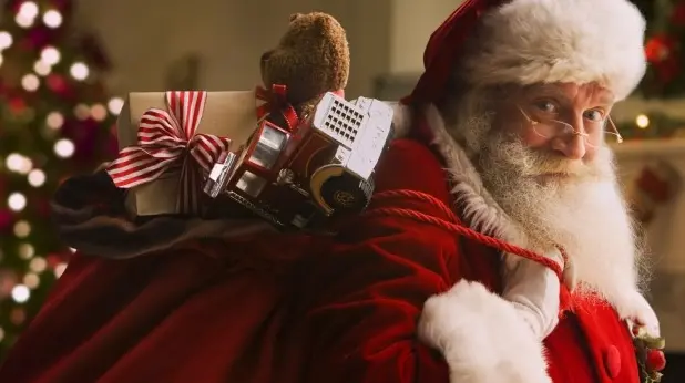 Hình ảnh Ông già Noel đang phát quà