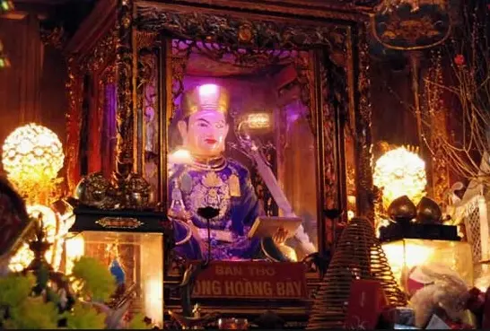 Lễ hội tại đền Ông Hoàng Bảy