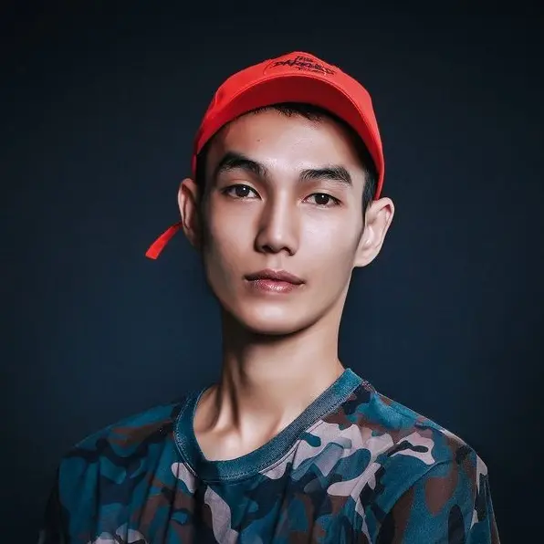 Masew thể hiện sự tập trung trong phòng thu