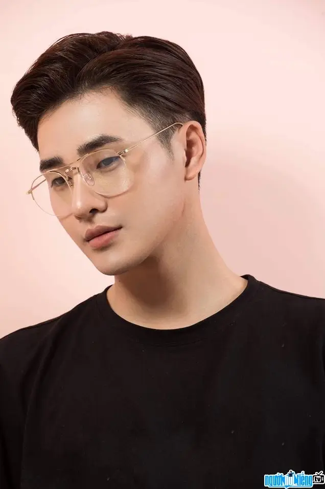 Nhâm Phương Nam tươi cười
