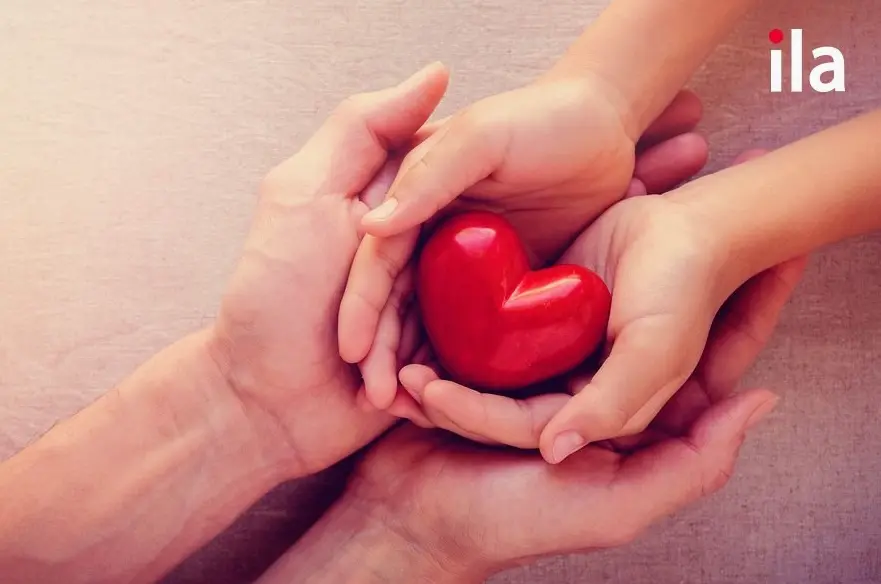 Trẻ em đang tham gia hoạt động tình nguyện