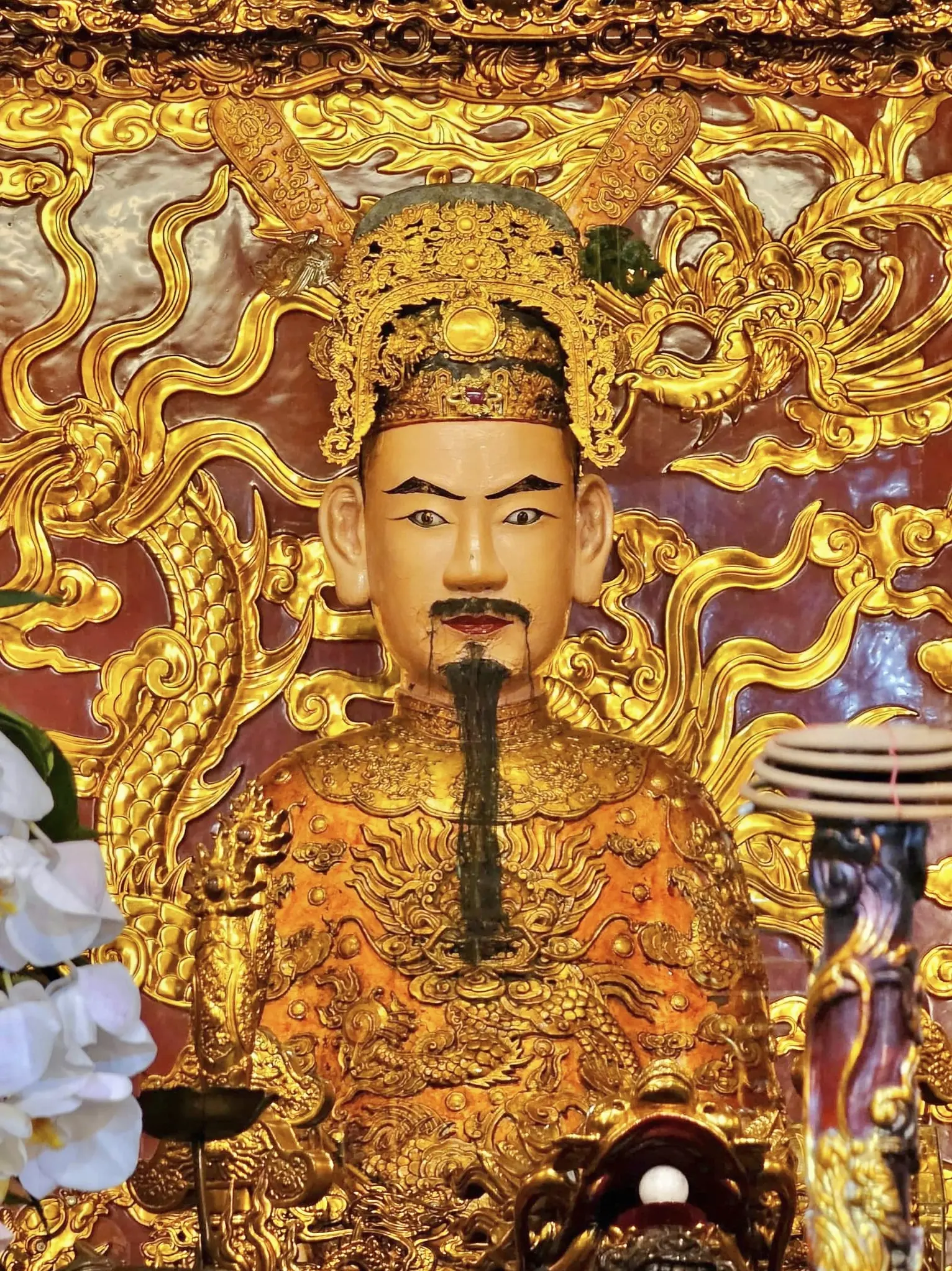 Tượng Trần Hưng Đạo tại đền Kiếp Bạc