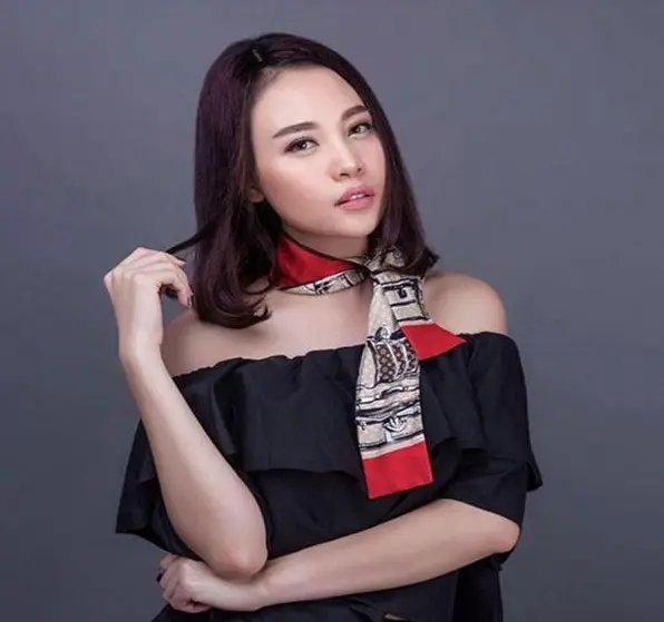 Đàm Thu Trang khoe dáng trên sàn diễn