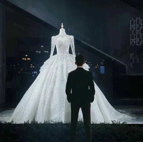 ảnh đứng nhìn váy cưới buồn 26