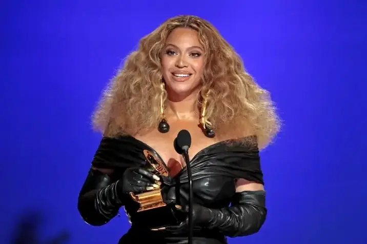 Beyoncé biểu diễn trên sân khấu