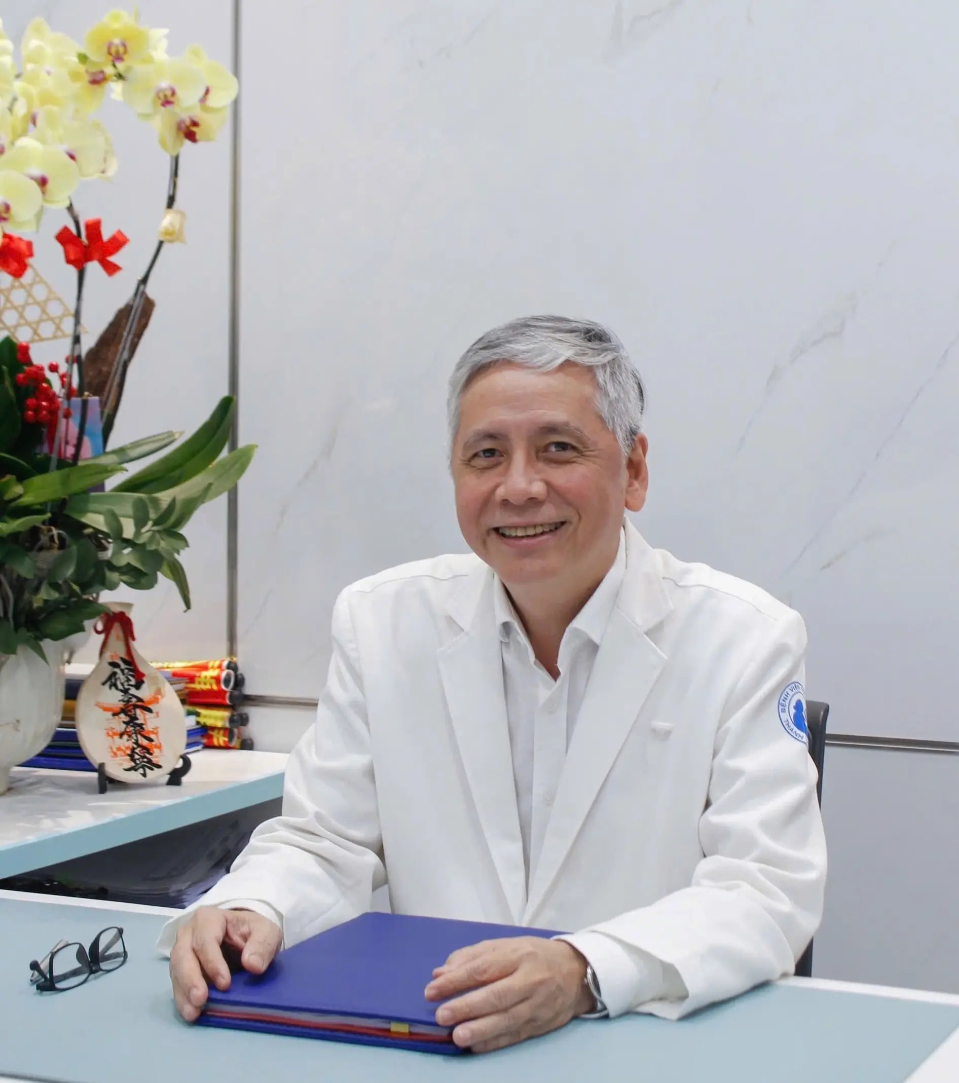 Biển hiệu Bệnh viện Từ Dũ