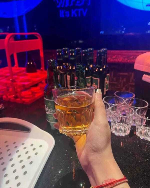 buồn ảnh bia rượu tự chụp 24