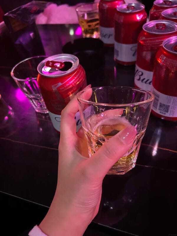 buồn ảnh bia rượu tự chụp 8