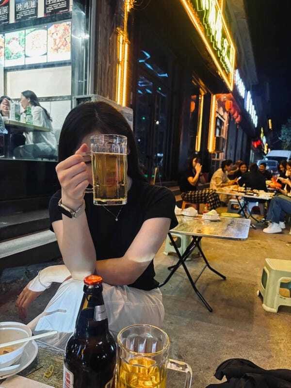 buồn ảnh bia rượu tự chụp 9