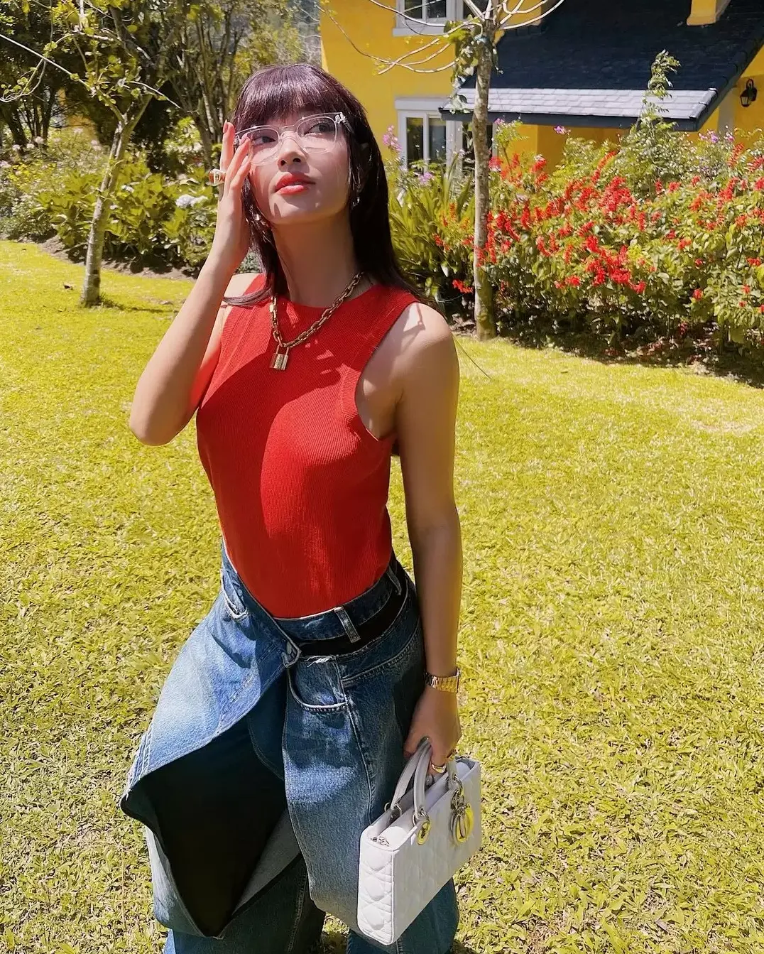 Châu Bùi khoe phong cách năng động