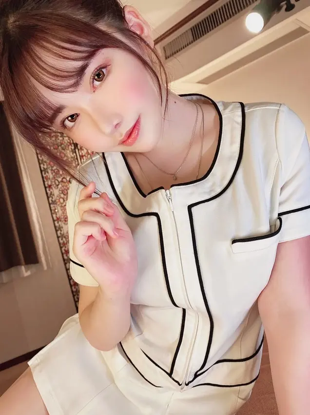 Emi Fukuda trong một bối cảnh khác