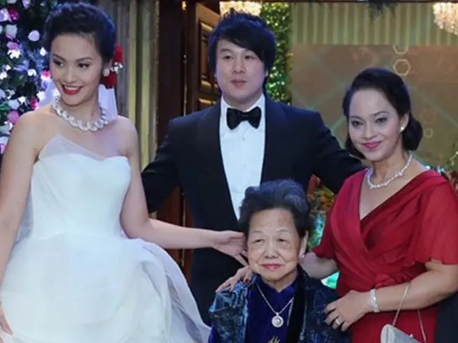 Hình ảnh Thanh Bùi cùng vợ và con trai
