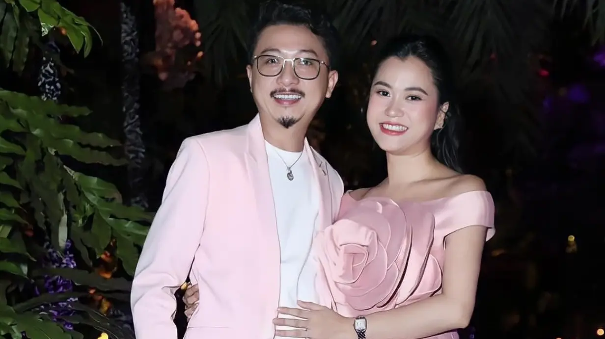 Hứa Minh Đạt và vợ tại sự kiện