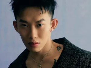 kay-tran-la-ai-he-lo-danh-tinh-ngoi-sao-am-nhac-ang-gay-sot_309