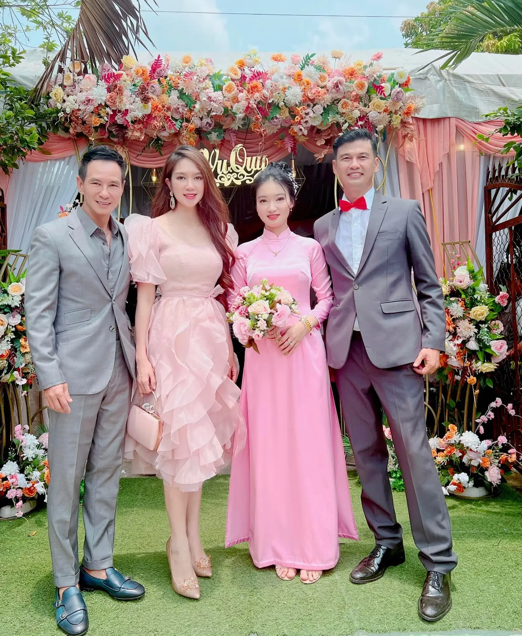 MC Tiết Cương tươi tắn