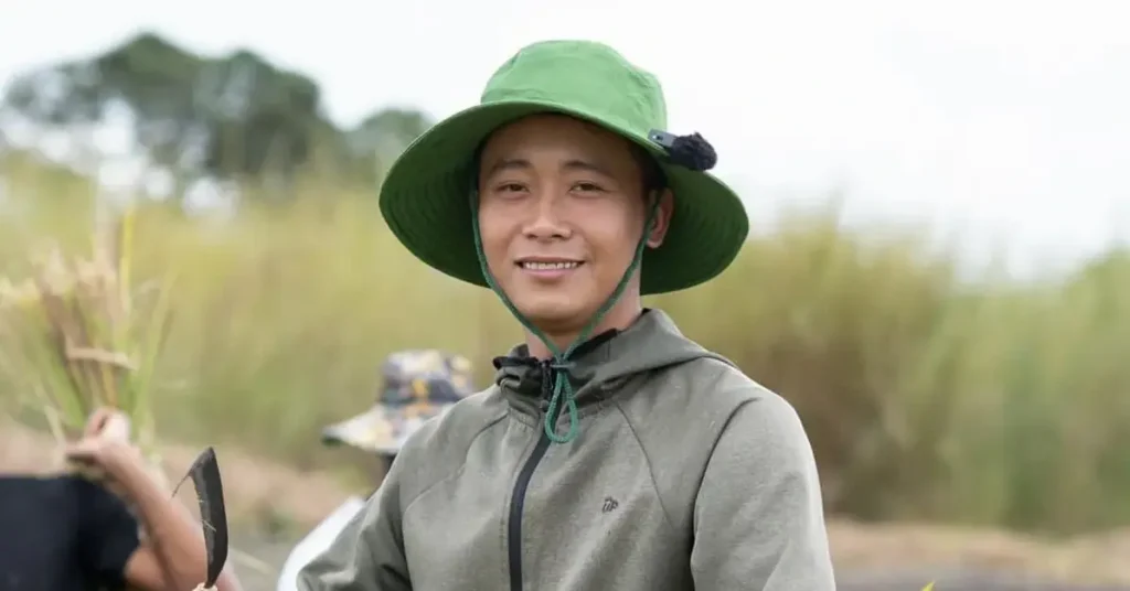 Quang Linh Vlog Là Ai? Hành Trình Từ Chàng Trai Xứ Huế Đến Hiện Tượng Mạng - Hình ảnh bài viết