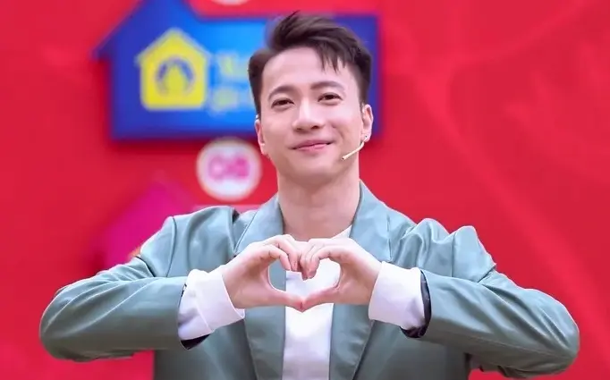 S.T Sơn Thạch trong một buổi biểu diễn