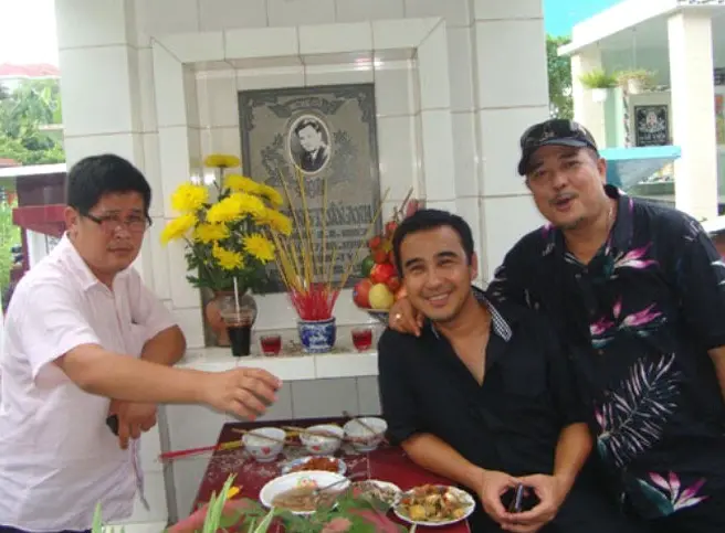 Thái Salem và con riêng của vợ