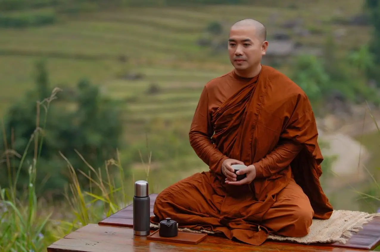 Thầy Minh Niệm trong một buổi thiền định