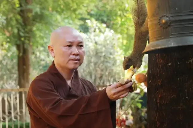 Thượng tọa Thích Chơn Quang trong một buổi lễ