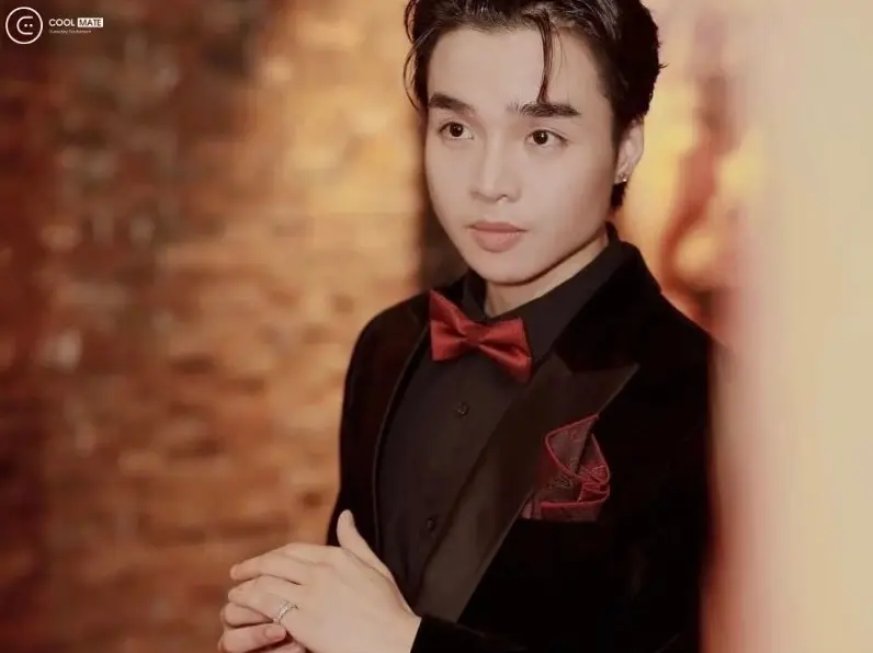 Tun Phạm trong một video TikTok hài hước
