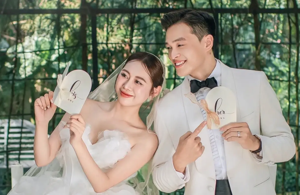 Việt Phương Thoa trong một buổi chụp hình