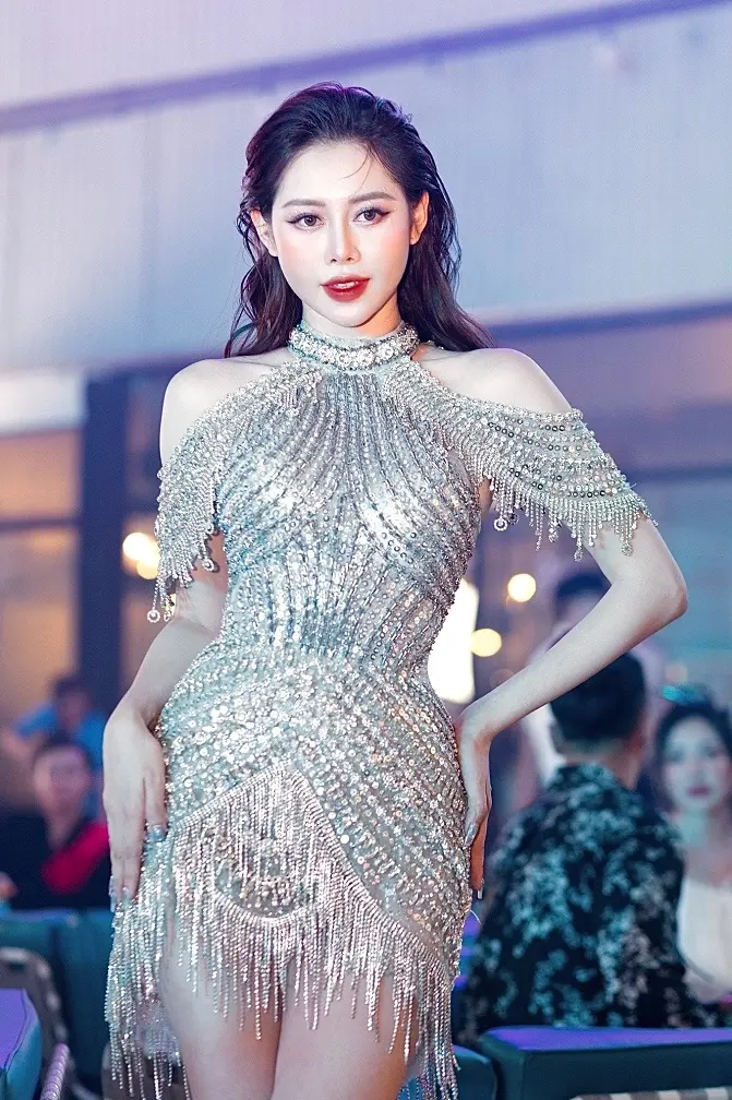 Việt Phương Thoa với phong cách thời trang ấn tượng