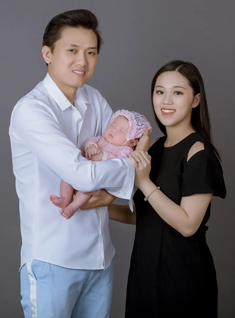Vợ Hứa Minh Đạt Là Ai? Hé Lộ Danh Tính Vợ Nam Ca Sĩ - Hình ảnh bài viết