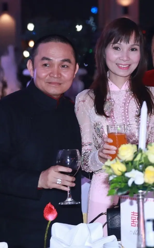 Vợ Xuân Hinh Là Ai? Hé Lộ Danh Tính Người Phụ Nữ Đặc Biệt Phía Sau NSƯT - Hình ảnh bài viết