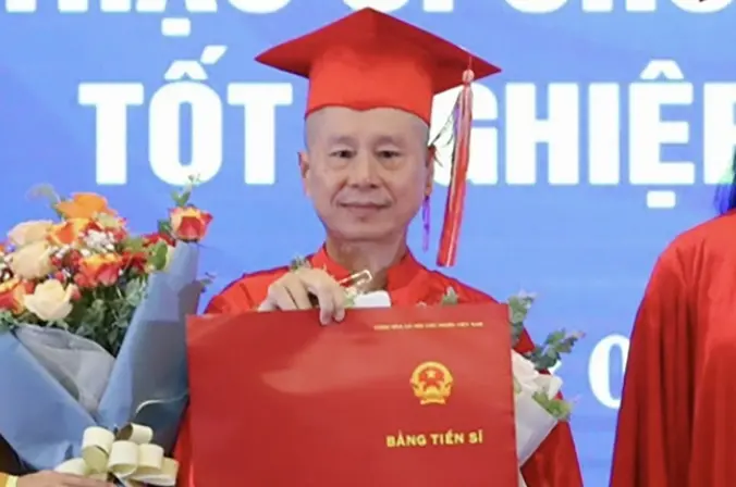 Vương Tấn Việt trong một sự kiện công nghệ